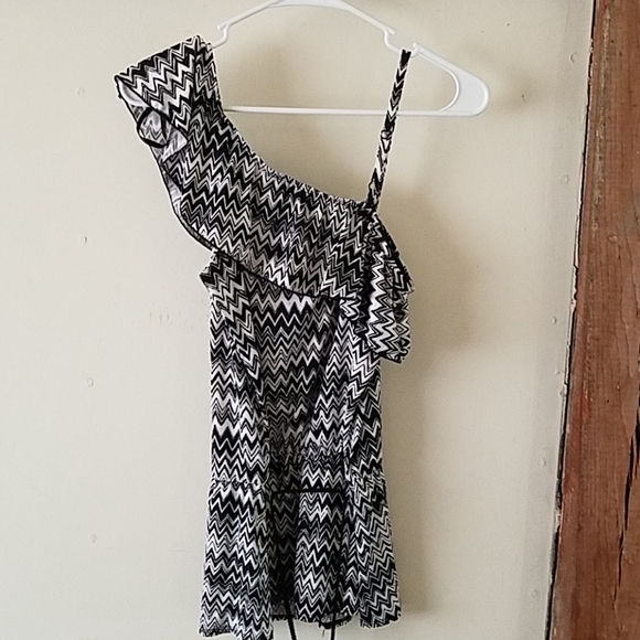 IZ Byer black and white blouse with belt - Picture 2 of 6